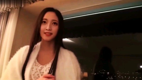 新作 [HD 5.17G] NTRH014 結婚祝いに5年ぶりに再会した同期と巨乳妻の宅飲み寝取られ話 根尾あかり