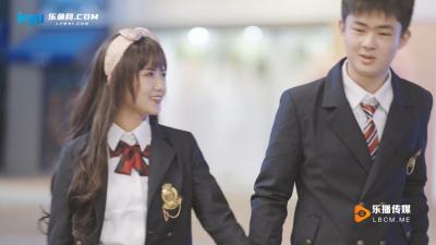 露臉很騷的少婦，非常操逼很緊。