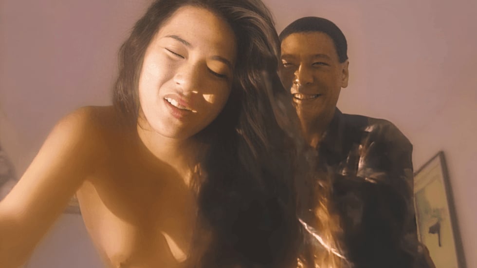 20萬鑽石級代孕，編號78。 男 我有個要求，這孩子生下來你得保證一輩子不見，能做到嗎 糖糖