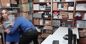 女大學生的小癖好 熱愛吃雞