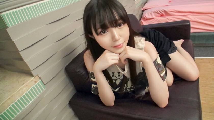 [無碼]fc2ppv 4803144 188 可爱的20岁梨绪酱 虽然紧张有些害羞，但偶尔展现出的反应超萌我们要用生肉棒来享用她娇嫩的身躯 生内射在这里 赠送无修正影片 FC2电子市场