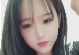 东航空姐在飞机上被机长内射流出 制服诱惑大尺度空姐口交颜射