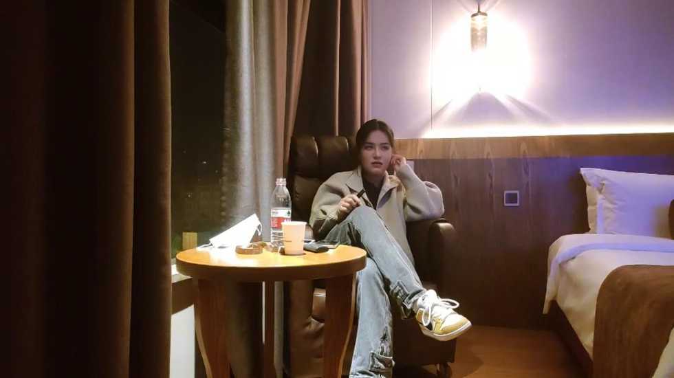 23:30 【剧情向】逃离大英博物馆第一集 龙年新春，万里归家路，激情与乡愁交织的禁忌之旅