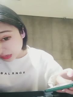 [MP4 190M] 国产自拍11月未流出新品，超强喷水怪！浙江颜值绿帽情侣性奴女J官完整长篇，3P连续喷射2