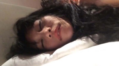 18岁性感大奶萌妹的做爱初体验HLS172