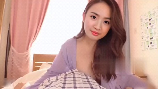 看到嫂子自慰自己也忍不住李蓉蓉