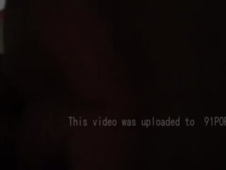 和巨乳少妇约炮，给闺蜜通着电话还不忘了吃鸡吧，真够骚的