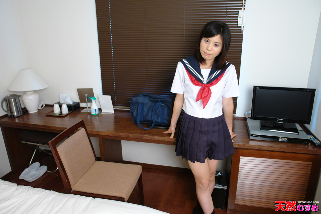 UMD977 在社交网络上走红的温泉旅馆海报女孩是两位美丽的大胸姐妹！2