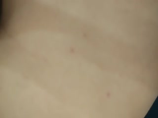 真实3p迷玩邻家良家人妻美女 坚挺大奶完美身材 扛着白皙大长腿狠插