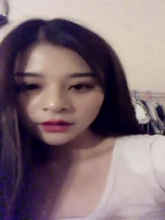 住在隔壁的笨手笨腳的叔叔不能獨自留下一個大胸天使，因為對他的中年鄰居的同情和愛，每天都會抽出並插入自己來為他提供性服務。 優木とあ