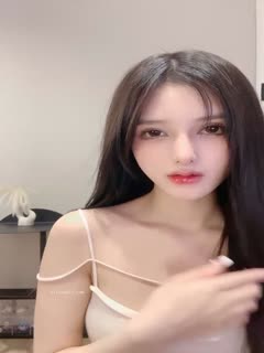 瘦瘦 18 岁黑人模特在沙发试镜中被白人制片人猛烈殴打