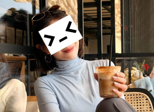 海角社区.发现姐姐又和前男友视频裸聊为了惩罚她内射进了姐姐的逼里