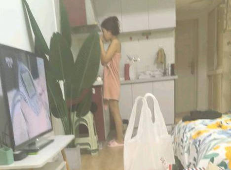 海角社区.在敷面膜的老妈被我肆意玩弄着