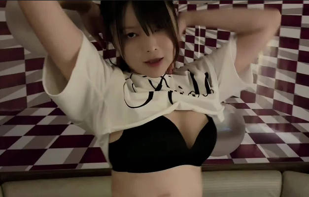 KTV和粉丝实战到高潮-一颗柳橙